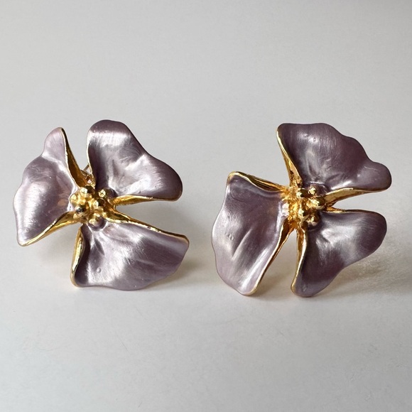 Vintage Chanel 1950s Rare Gilt Hydrangea Flower Clip Earrings by Lina Baretti - Picture 4 of 13
